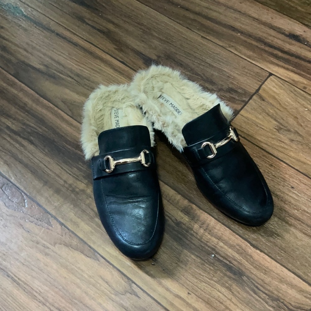 Steve Madden Jill black leather mule with fur
